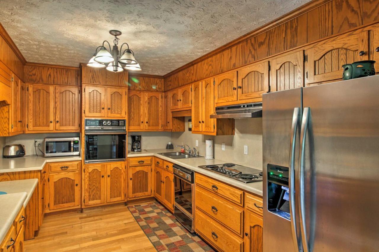 Spacious Georgia Getaway With Dock On Lake Lanier! Gainesville Esterno foto